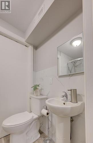 8 Bushmills Crescent, Guelph, ON - Indoor Photo Showing Bathroom