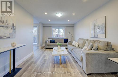 8 Bushmills Crescent, Guelph, ON - Indoor Photo Showing Living Room