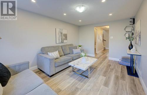 8 Bushmills Crescent, Guelph, ON - Indoor Photo Showing Living Room