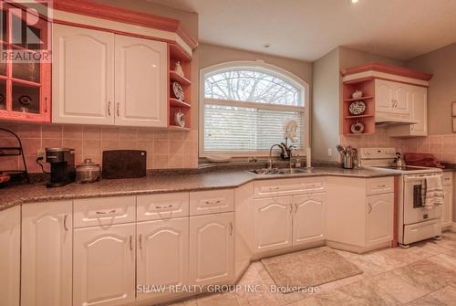 3 Berry Patch Lane, Cambridge, ON - Indoor Photo Showing Kitchen