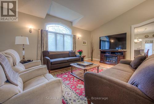 3 Berry Patch Lane, Cambridge, ON - Indoor Photo Showing Living Room