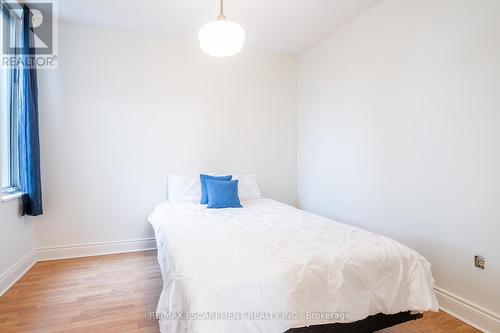 49 Jones Street, Hamilton, ON - Indoor Photo Showing Bedroom