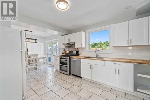 1297 Lang Street, Sarnia, ON - Indoor Photo Showing Kitchen