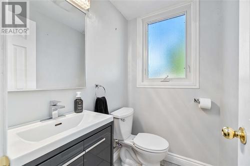 1297 Lang Street, Sarnia, ON - Indoor Photo Showing Bathroom