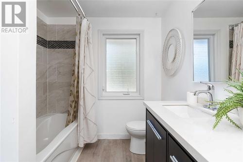 1297 Lang Street, Sarnia, ON - Indoor Photo Showing Bathroom