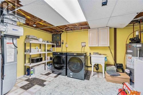 1297 Lang Street, Sarnia, ON - Indoor Photo Showing Laundry Room