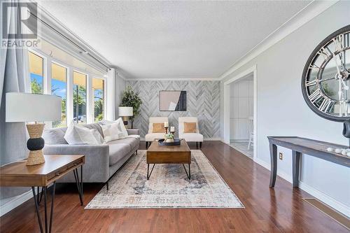 1297 Lang Street, Sarnia, ON - Indoor Photo Showing Living Room