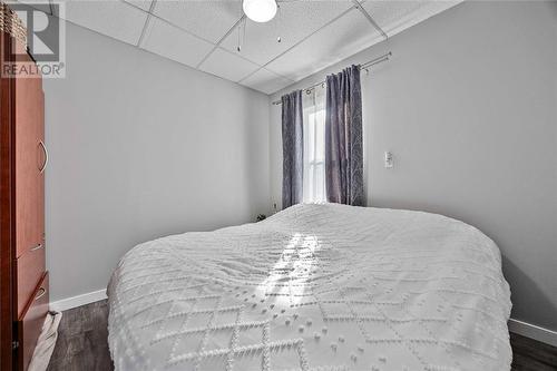 341 Vidal Street South, Sarnia, ON - Indoor Photo Showing Bedroom