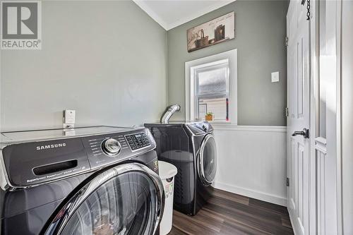 341 Vidal Street South, Sarnia, ON - Indoor Photo Showing Laundry Room