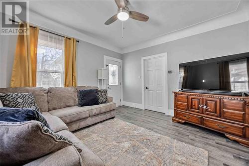 341 Vidal Street South, Sarnia, ON - Indoor Photo Showing Living Room