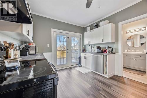 341 Vidal Street South, Sarnia, ON - Indoor Photo Showing Kitchen