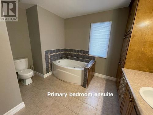 25 Pinebud Avenue, Trinity, NL - Indoor Photo Showing Bathroom