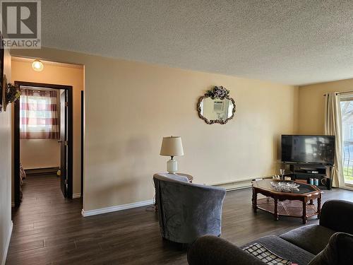 11 Jonagold Place Unit# 101, Osoyoos, BC - Indoor Photo Showing Living Room