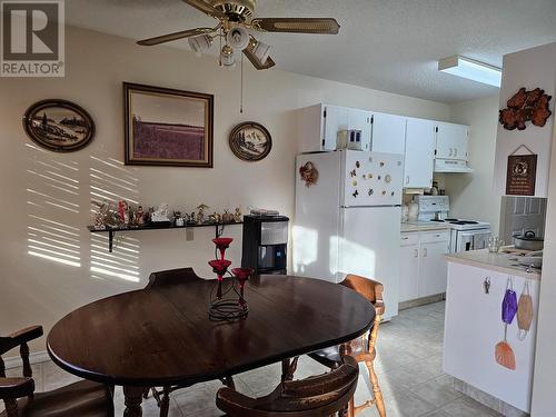 Kitchen and Dining Room - 11 Jonagold Place Unit# 101, Osoyoos, BC - Indoor Photo Showing Kitchen