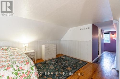 4584 Sixth Avenue, Niagara Falls, ON - Indoor Photo Showing Bedroom