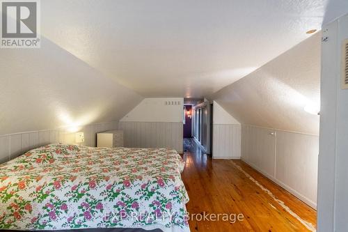 4584 Sixth Avenue, Niagara Falls, ON - Indoor Photo Showing Bedroom