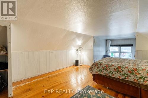 4584 Sixth Avenue, Niagara Falls, ON - Indoor Photo Showing Bedroom