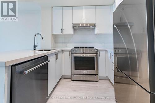 615 - 8960 Jane Street, Vaughan, ON - Indoor Photo Showing Kitchen With Stainless Steel Kitchen With Upgraded Kitchen