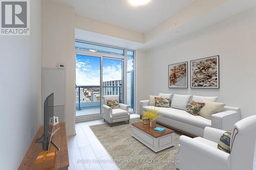 615 - 8960 Jane Street, Vaughan, ON - Indoor Photo Showing Living Room