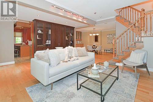 126 - 5418 Yonge Street, Toronto, ON - Indoor Photo Showing Living Room