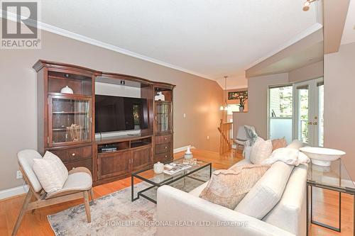 126 - 5418 Yonge Street, Toronto, ON - Indoor Photo Showing Living Room