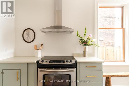 21 Churchill Avenue, Toronto, ON - Indoor Photo Showing Kitchen