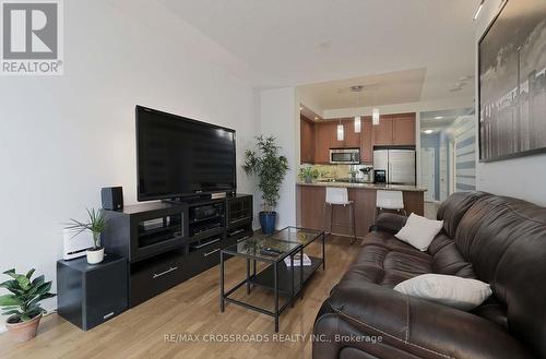 510 - 628 Fleet Street, Toronto, ON - Indoor Photo Showing Living Room