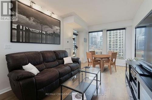 510 - 628 Fleet Street, Toronto, ON - Indoor Photo Showing Living Room