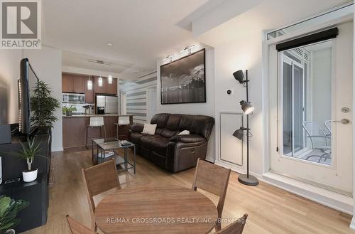 510 - 628 Fleet Street, Toronto, ON - Indoor Photo Showing Living Room