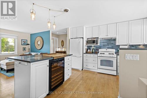 11 Stillwater Drive, Ottawa, ON - Indoor Photo Showing Kitchen