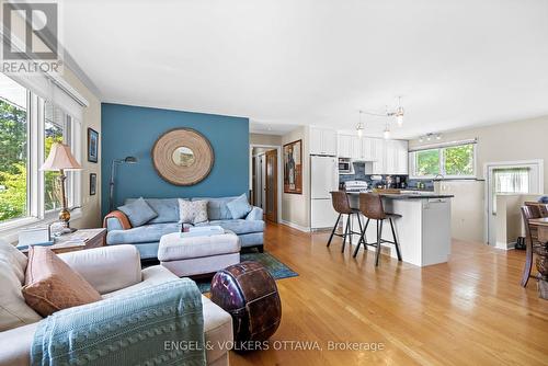 11 Stillwater Drive, Ottawa, ON - Indoor Photo Showing Living Room