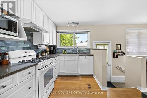 11 Stillwater Drive, Ottawa, ON - Indoor Photo Showing Kitchen