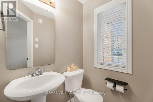 349 Grey Seal Circle, Ottawa, ON - Indoor Photo Showing Bathroom