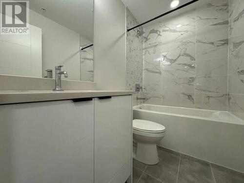 314 11655 Fraser Street, Maple Ridge, BC - Indoor Photo Showing Bathroom