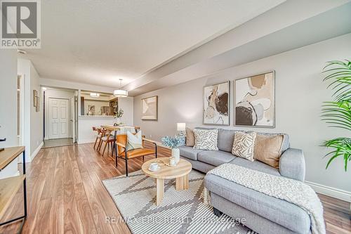 909 - 8 Lee Centre Drive, Toronto, ON - Indoor Photo Showing Living Room