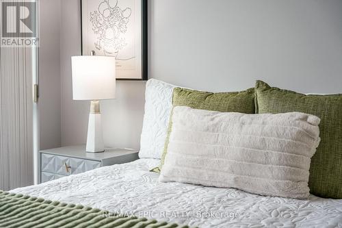 909 - 8 Lee Centre Drive, Toronto, ON - Indoor Photo Showing Bedroom