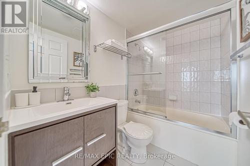 909 - 8 Lee Centre Drive, Toronto, ON - Indoor Photo Showing Bathroom