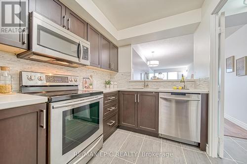 909 - 8 Lee Centre Drive, Toronto, ON - Indoor Photo Showing Kitchen With Upgraded Kitchen