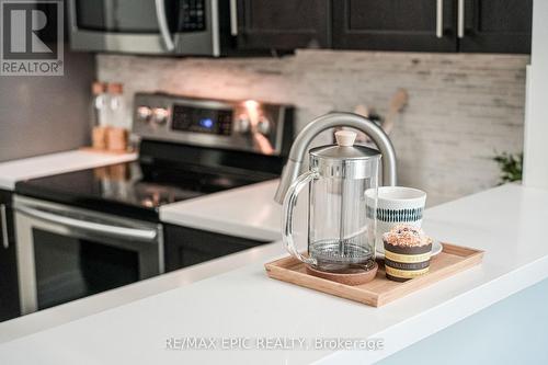 909 - 8 Lee Centre Drive, Toronto, ON - Indoor Photo Showing Kitchen