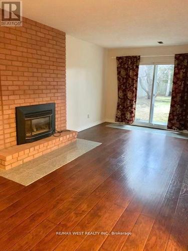 505 London Road, Newmarket, ON - Indoor Photo Showing Living Room With Fireplace