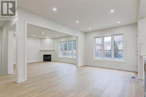 383 Wood Duck Lane, Newmarket, ON - Indoor With Fireplace