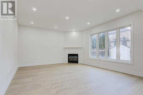 383 Wood Duck Lane, Newmarket, ON - Indoor With Fireplace