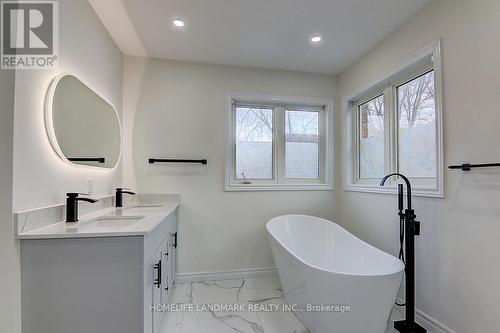 383 Wood Duck Lane, Newmarket, ON - Indoor Photo Showing Bathroom