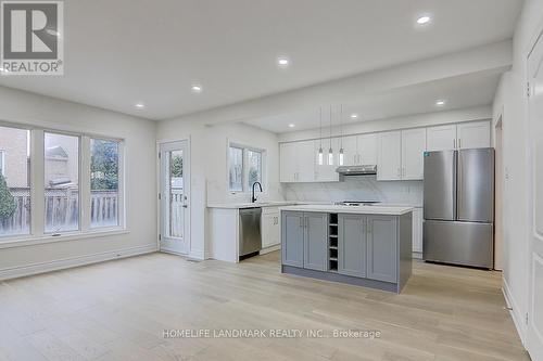 383 Wood Duck Lane, Newmarket, ON - Indoor Photo Showing Kitchen With Stainless Steel Kitchen