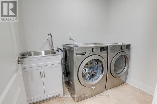 383 Wood Duck Lane, Newmarket, ON - Indoor Photo Showing Laundry Room