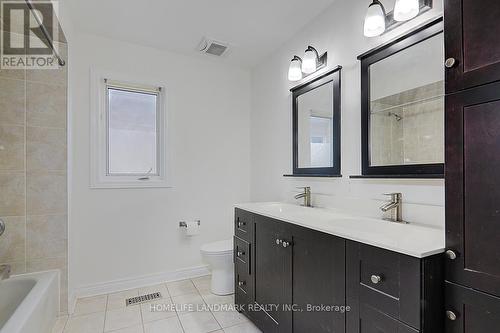 383 Wood Duck Lane, Newmarket, ON - Indoor Photo Showing Bathroom