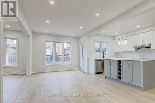 383 Wood Duck Lane, Newmarket, ON - Indoor Photo Showing Other Room