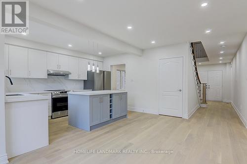 383 Wood Duck Lane, Newmarket, ON - Indoor Photo Showing Kitchen