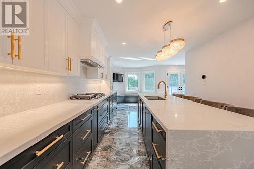 2269 Somers Boulevard, Innisfil, ON - Indoor Photo Showing Kitchen With Upgraded Kitchen