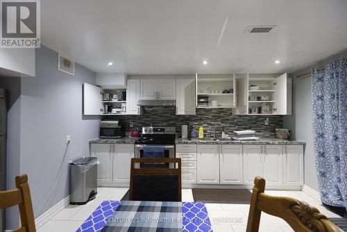 31 Dunnet Street, Markham, ON - Indoor Photo Showing Kitchen